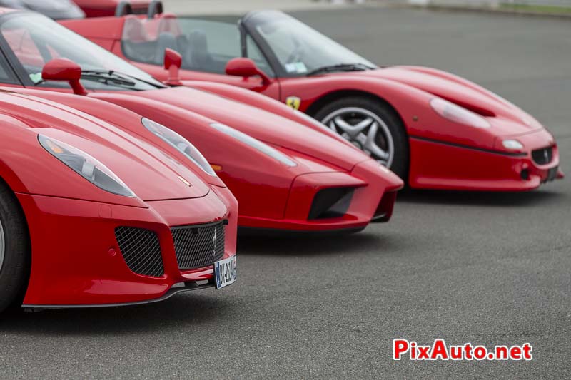 Museaux de supercars Ferrari a Autodrome de Linas-Monthlery