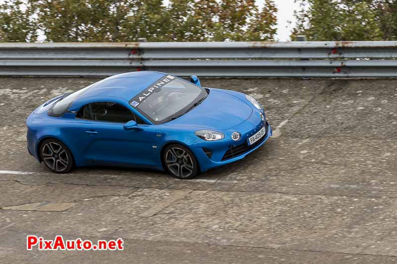 Alpine A110 sur le Banking de l'Autodrome de Linas-Montlhery