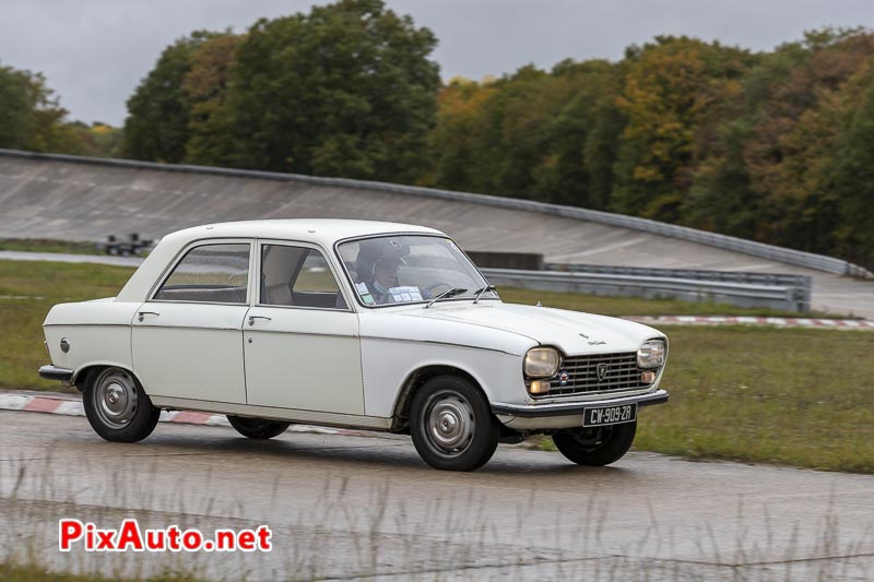 Peugeot 204 sur l'autodrome de Linas-Montlhery 