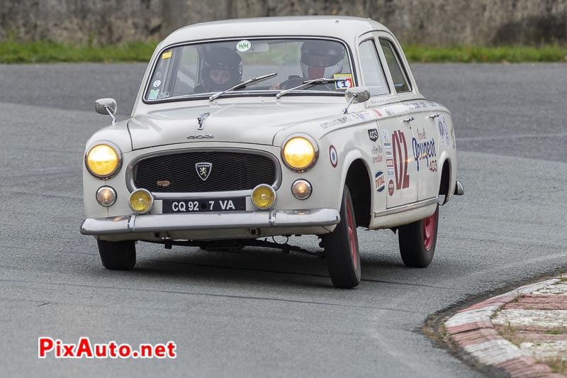 Peugeot 403 dans le virage de la Ferme de Montlhery