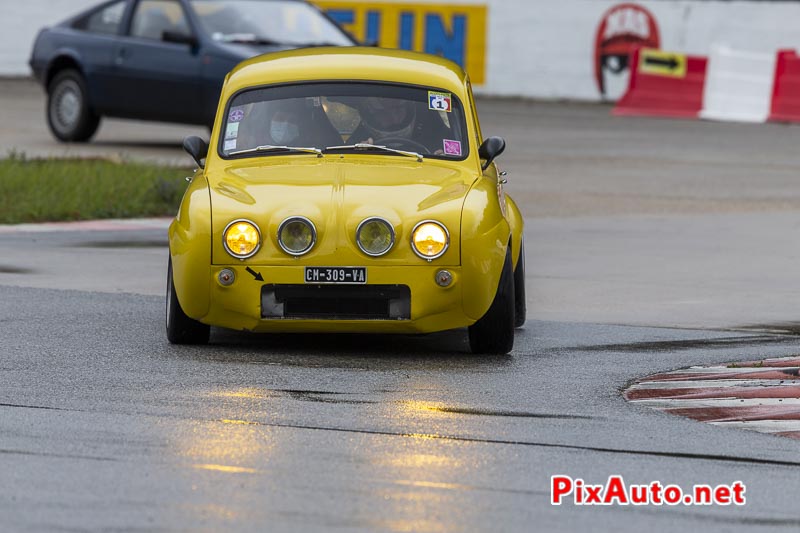 Renault Dauphine Coursifiee dans la chicane Nord de Montlhery