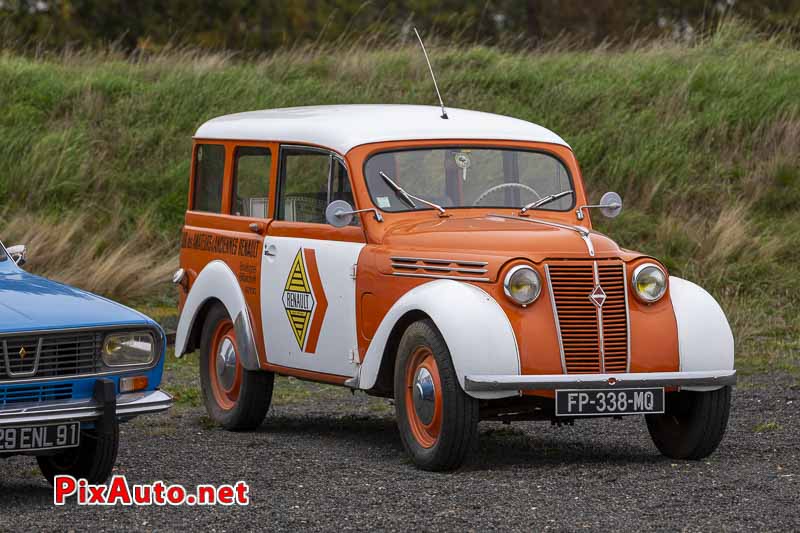 Renault Juva 4 Dauphinoise a l'autodrome de Linas-Montlhery