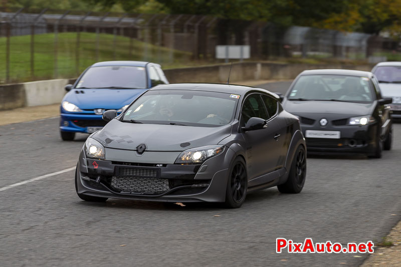 Renault Megane 3 RS Cup sur le circuit de Montlhery