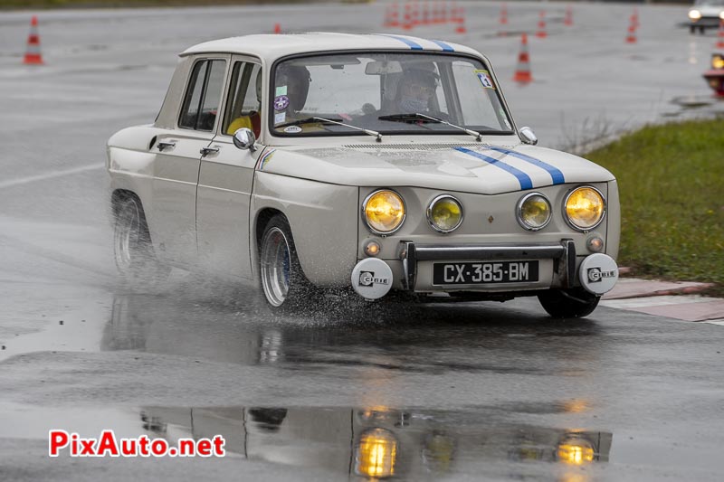 Renault R8 dans la Chicane Nord du circuit de Montlhery