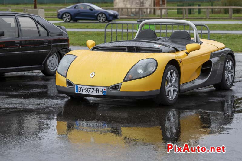 Renault Spider Jaune au Liberte, Egalite, Roulez !