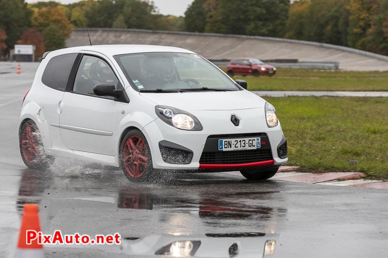 Renault Twingo 2 RS dans la chicane Nord de l'Autodrome