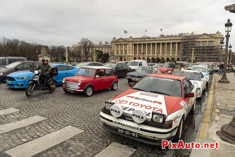 Traversee De Paris, Toyota Corolla Place de la Concorde