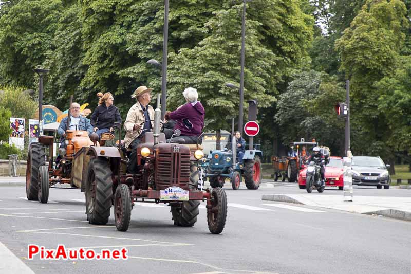 Traversee De Paris, Tracteur Farmall F135d