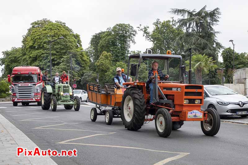 Traversee De Paris, Tracteur Renault 421