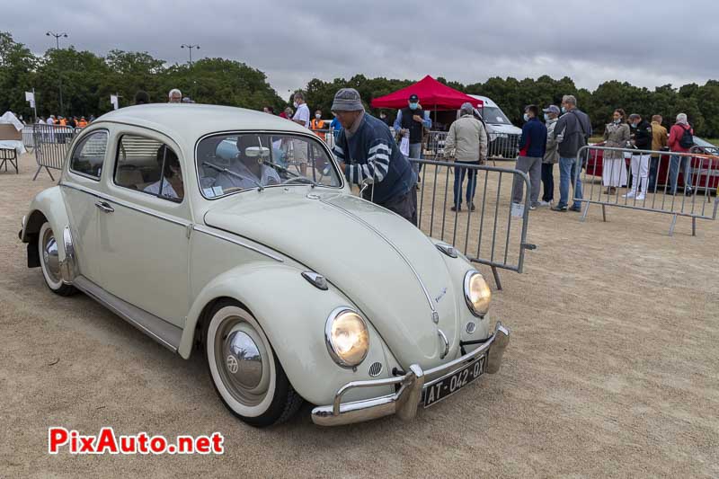 Traversee de Paris estivale, VW Coccinelle